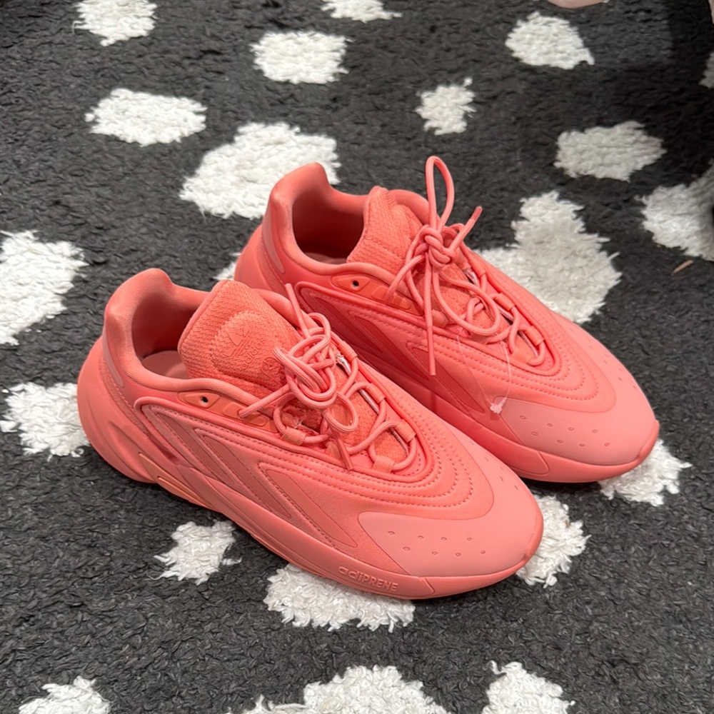 ADIDAS OZELIA SIZE 5 pink Coral Athletic Sneakers